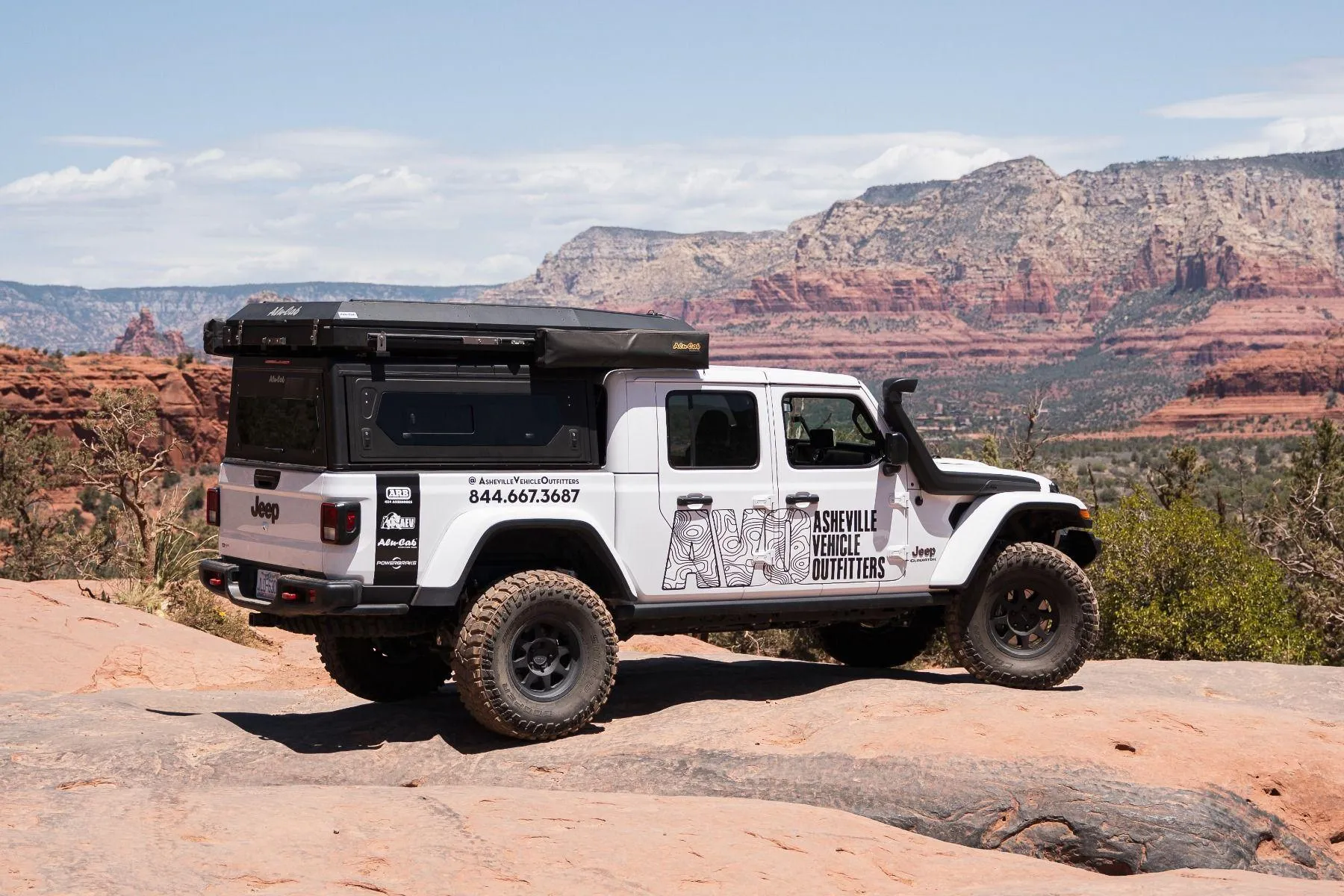 ALU-CAB CONTOUR CANOPY JEEP GLADIATOR WITH SIDE WINDOWS