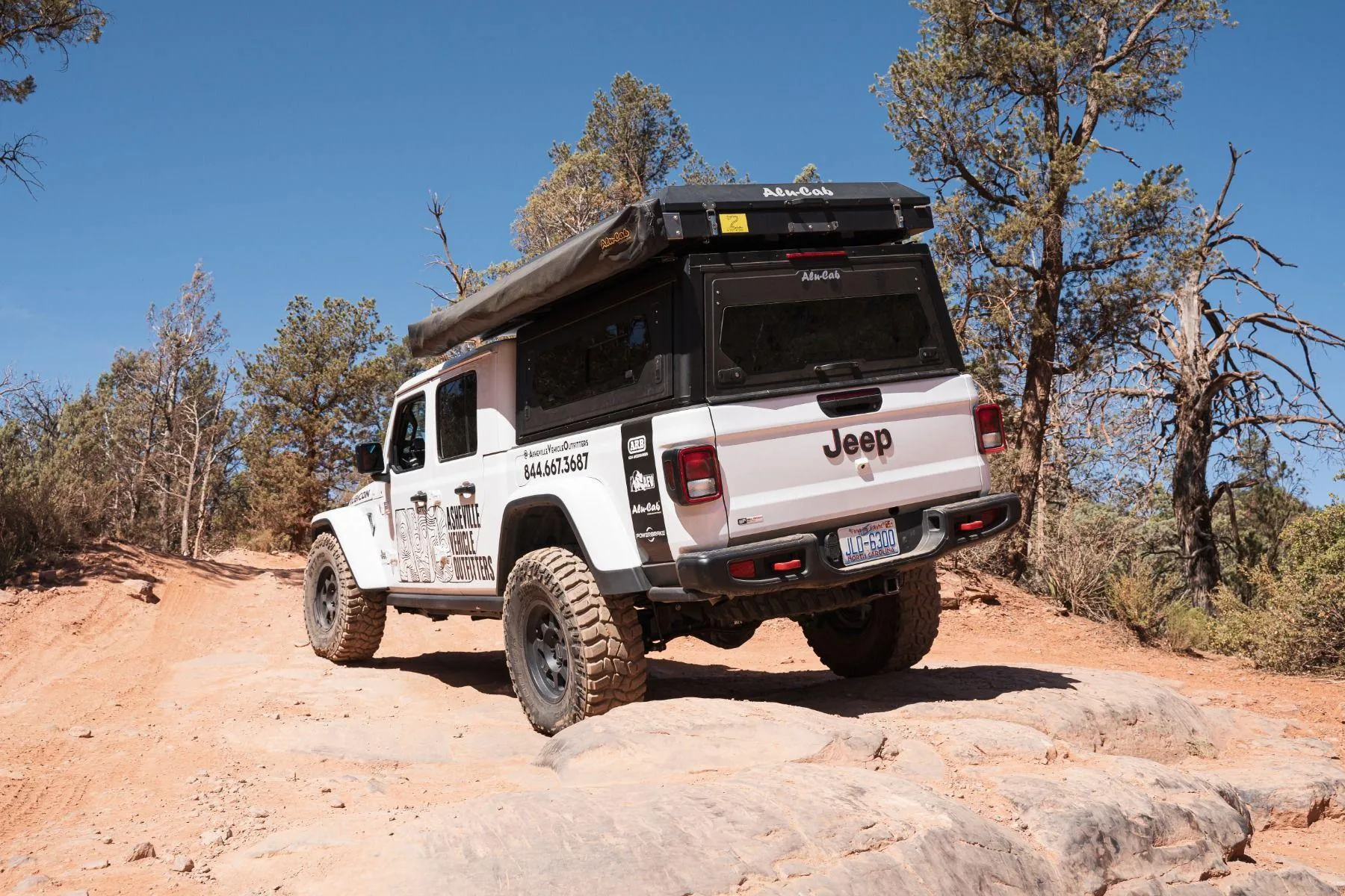 ALU-CAB CONTOUR CANOPY TACOMA SHORTBED 2016  WITH SIDE WINDOWS